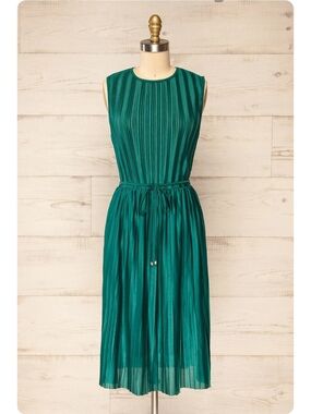 NWT Only Emerald Green Sleeveless Pleated Midi Dress